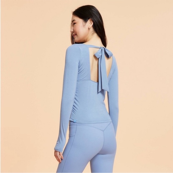 Chic Sky Blue Long Sleeve Blouse - Picture 3 of 8